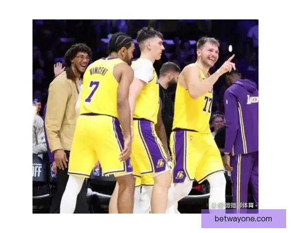 湖人迎战活塞前瞻东契奇带队冲击十连胜谁能接棒坎宁安