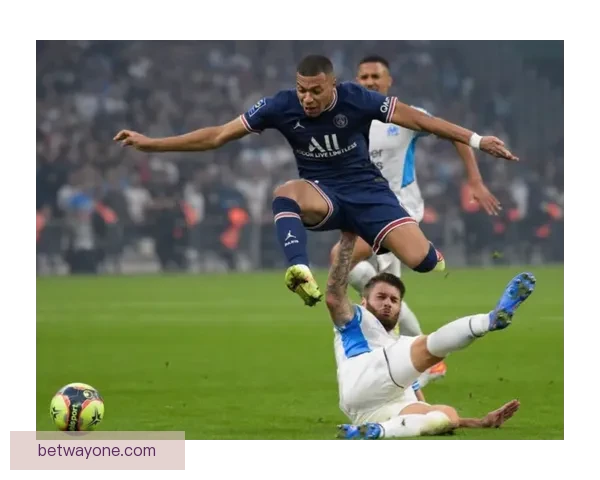 比朔夫训练中屡次错失射门机会今日终于在比赛中成功实现